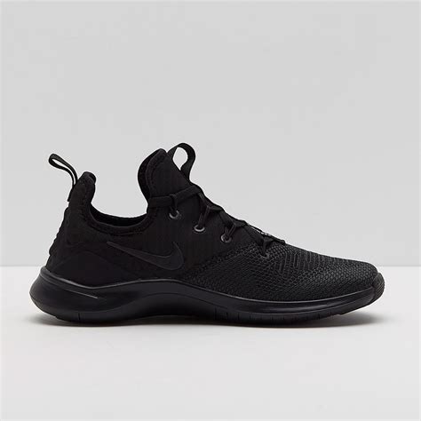 plain black nike trainers women's.